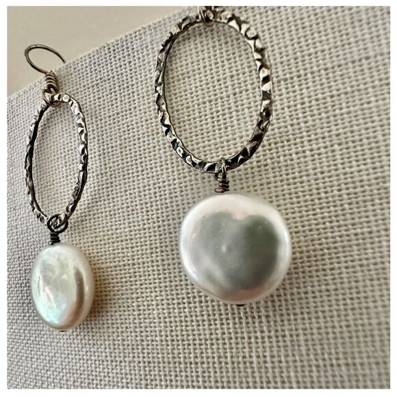 Sterling silver mother of pearl drop earrings - Picture 5 of 10